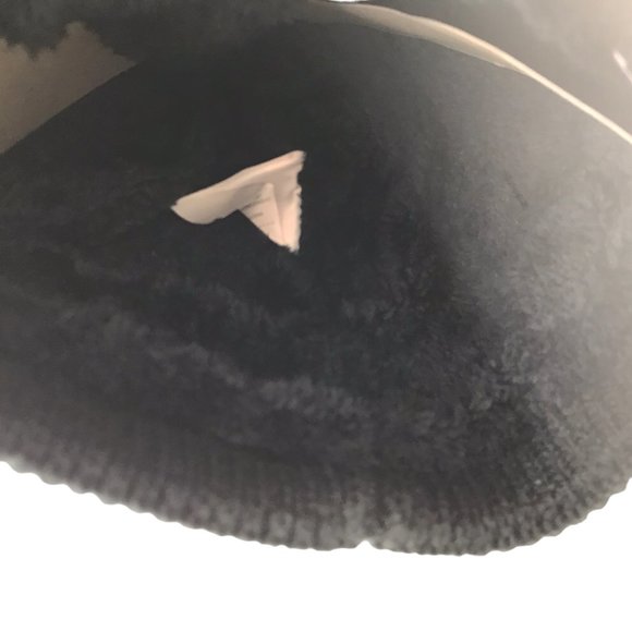 New NWT Beanie Knit Hat Cap Fleece-Lined Black.  Thick.  Heat Holders.  Model "H - Picture 5 of 11